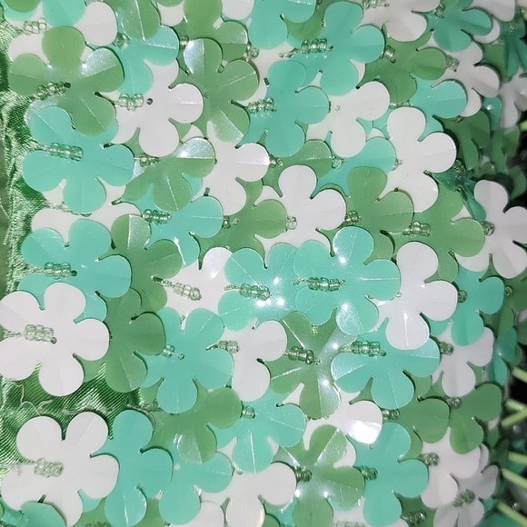 Handcrafted In India Green Flower Beaded Purse - Picture 3 of 7